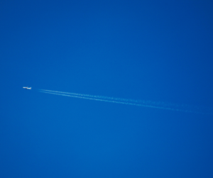 You can see the natural contrail dissipates in less than a minute across the sky.